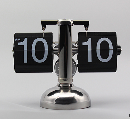 Retro Flip Clock: Elegance & Mechanical Skill | Lootario - Lootario